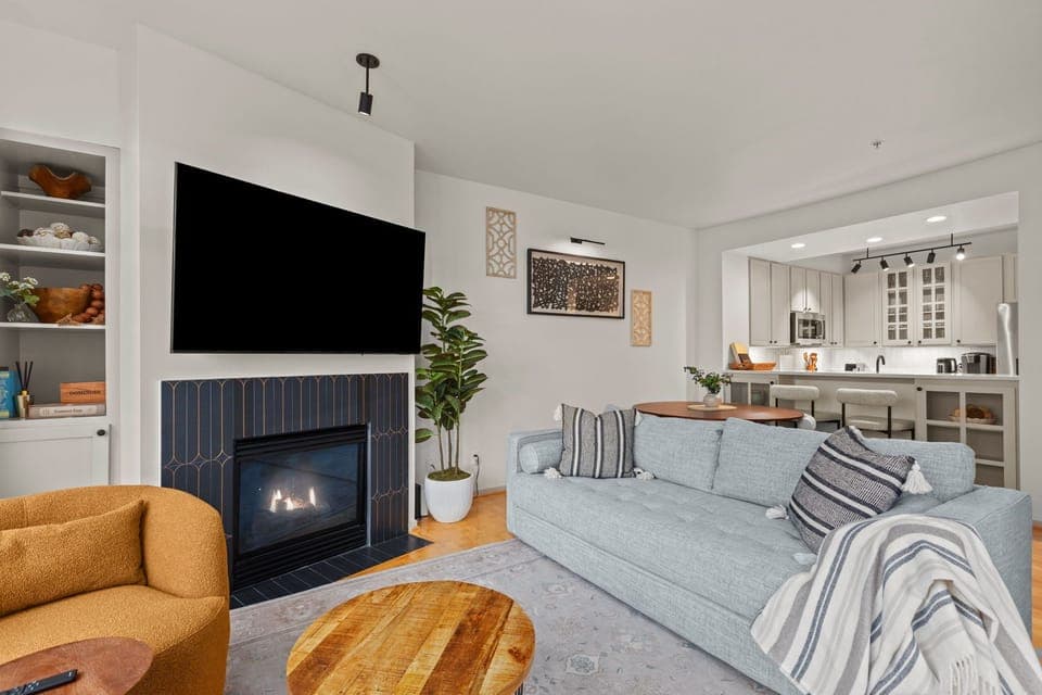 Living room with fireplace - timed