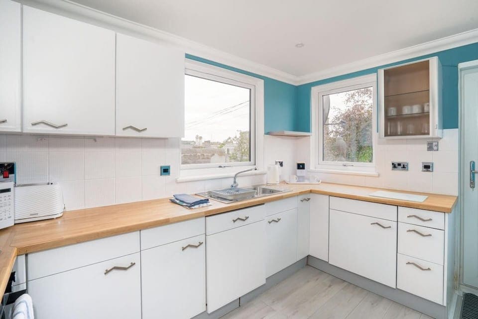 Fridge, stovetop, electric kettle, toaster