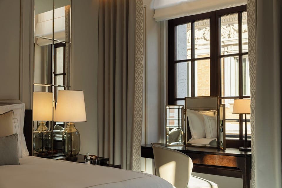 Junior Suite | Premium bedding, minibar, in-room safe, iron/ironing board