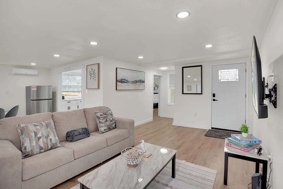 Unit A "Boardwalk Bungalow 1"