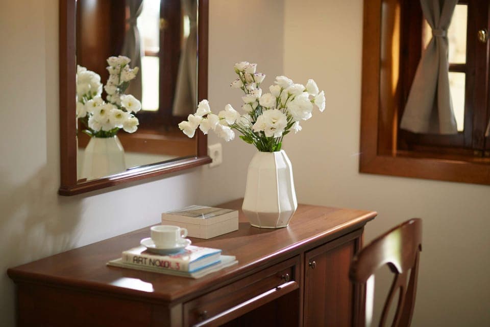 In-room safe, soundproofing, bed sheets