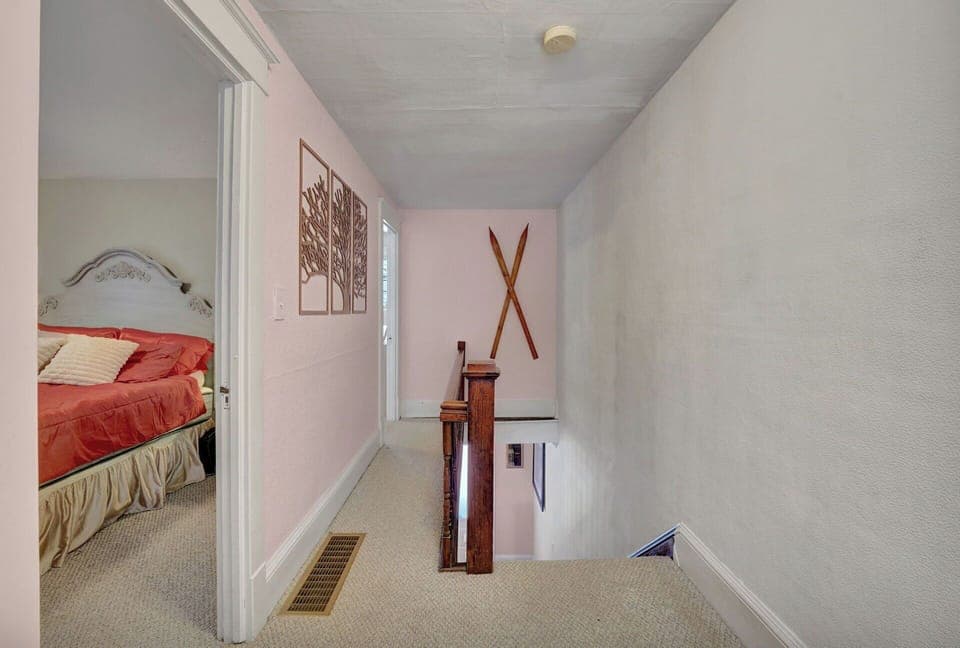 Desk, laptop workspace, iron/ironing board, free WiFi