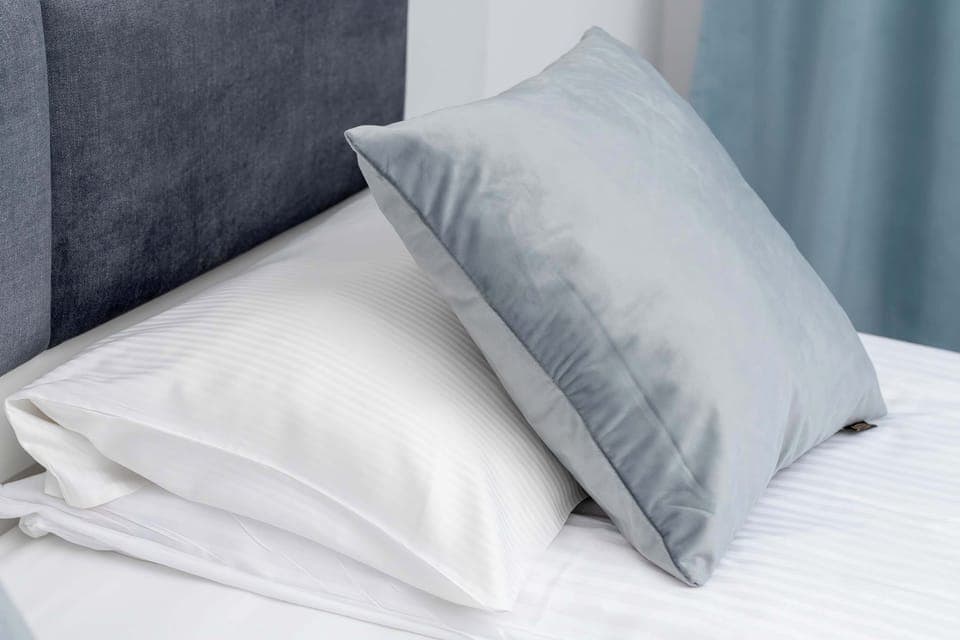 The living area's modern furnishings create a welcoming atmosphere.