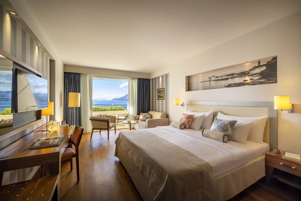 Minibar, in-room safe, desk, iron/ironing board