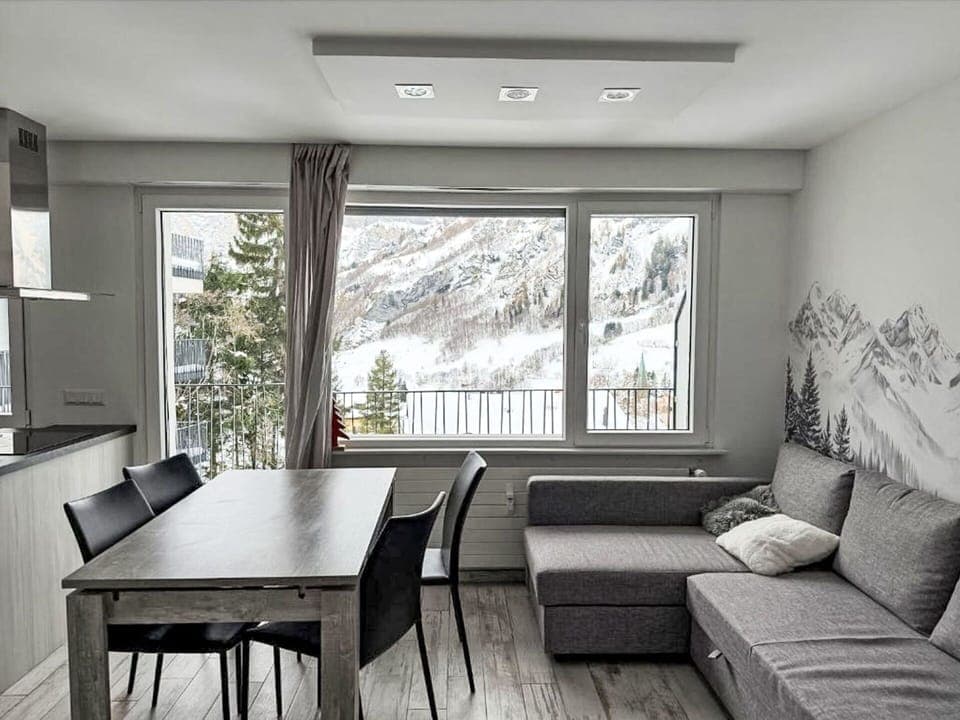 Furniture, Interior Design, Couch, Ceiling, Flooring, Floor, Apartment, Living Room, Lighting, Home