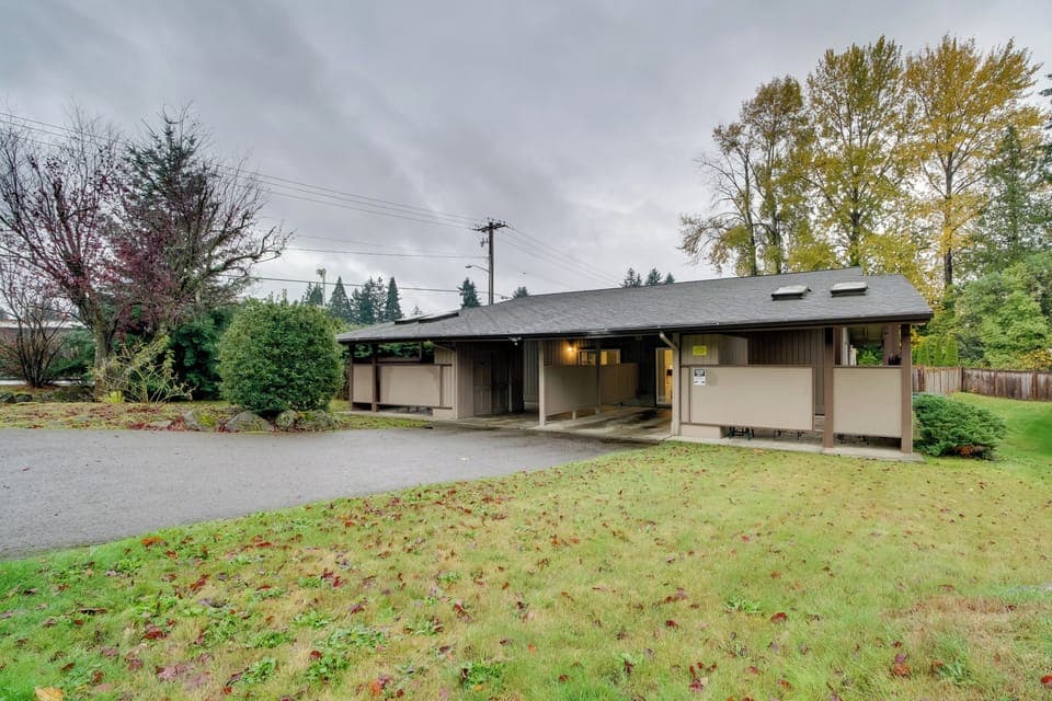 Bellevue Vacation Rental | 4BR | 4BA | 1,620 Sq Ft | Small Step to Enter