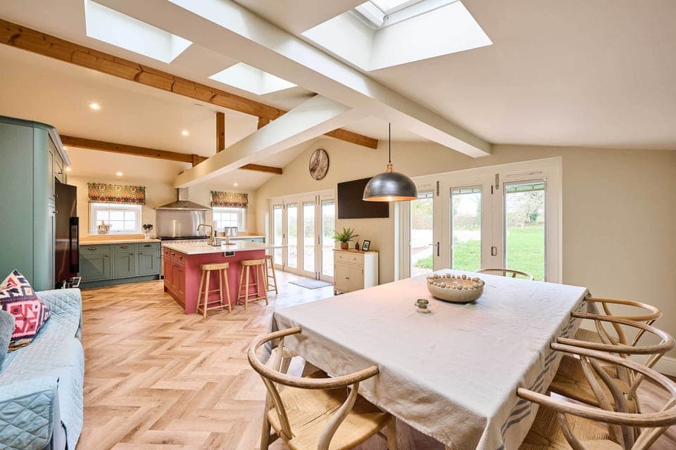 The Coral Cottage, Morley Saint Botolph - Host & Stay