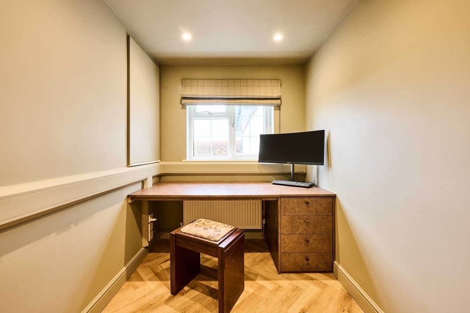 The Coral Cottage, Morley Saint Botolph - Host & Stay