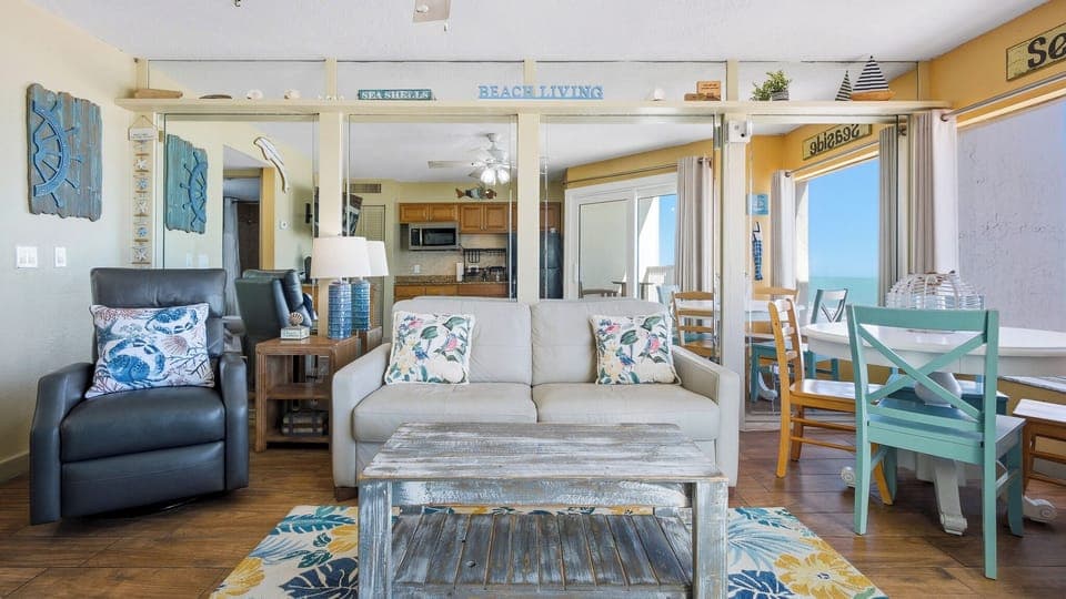 Jeff and Gina Properties - Belleair Beach Club 312 (BBC312) - Belleair Beach - 1 Bedroom - 1 Bathroom - Gulf Waterfront - Beach Front