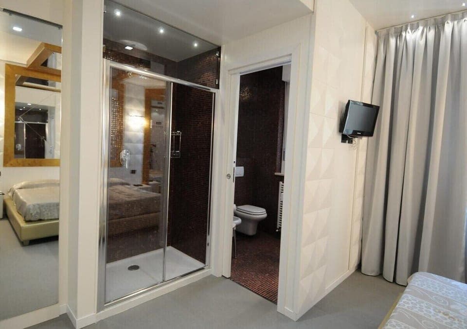 Room | Free WiFi