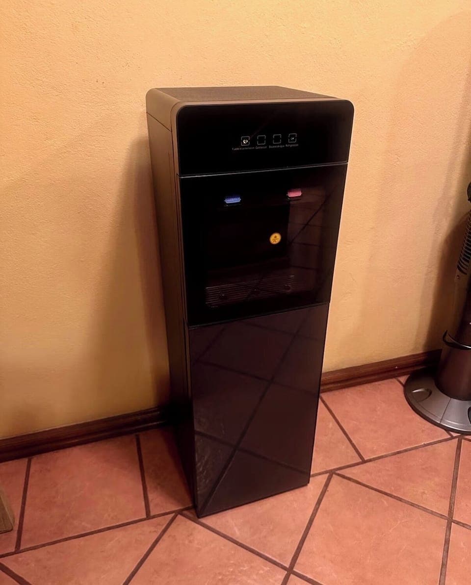 Drinking water available - chill/hot.