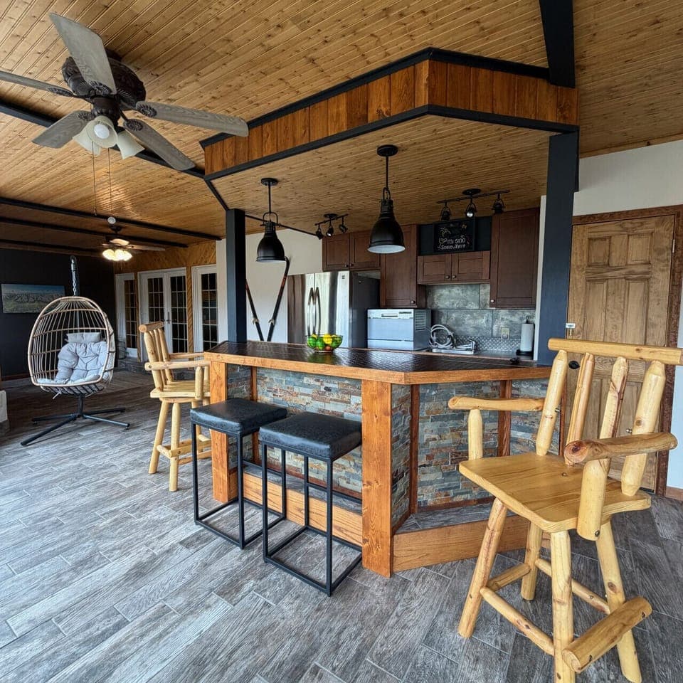 Spacious sunroom with wet bar
