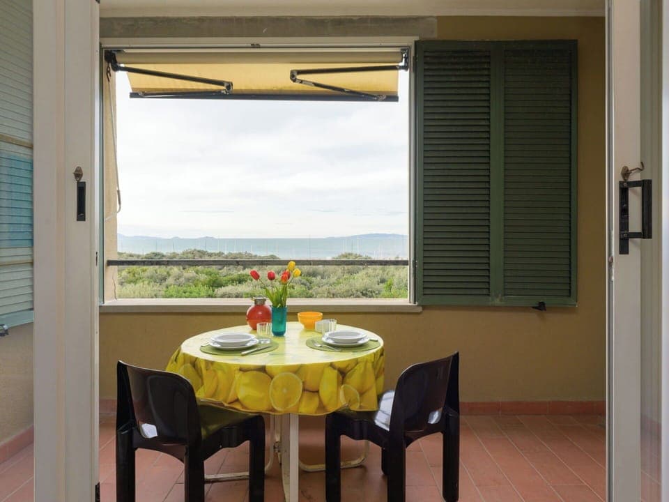 Apartment, Condominium, Residential Area, Urban Design, Mixed-Use, Commercial Building, Balcony, Hotel, Shade