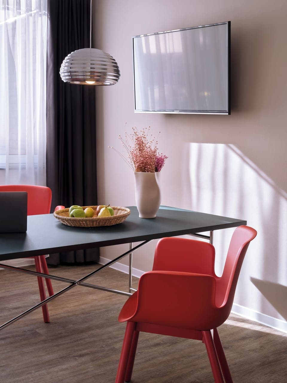 Deluxe Suite, 1 King Bed | Living area | 30-inch flat-screen TV with cable channels