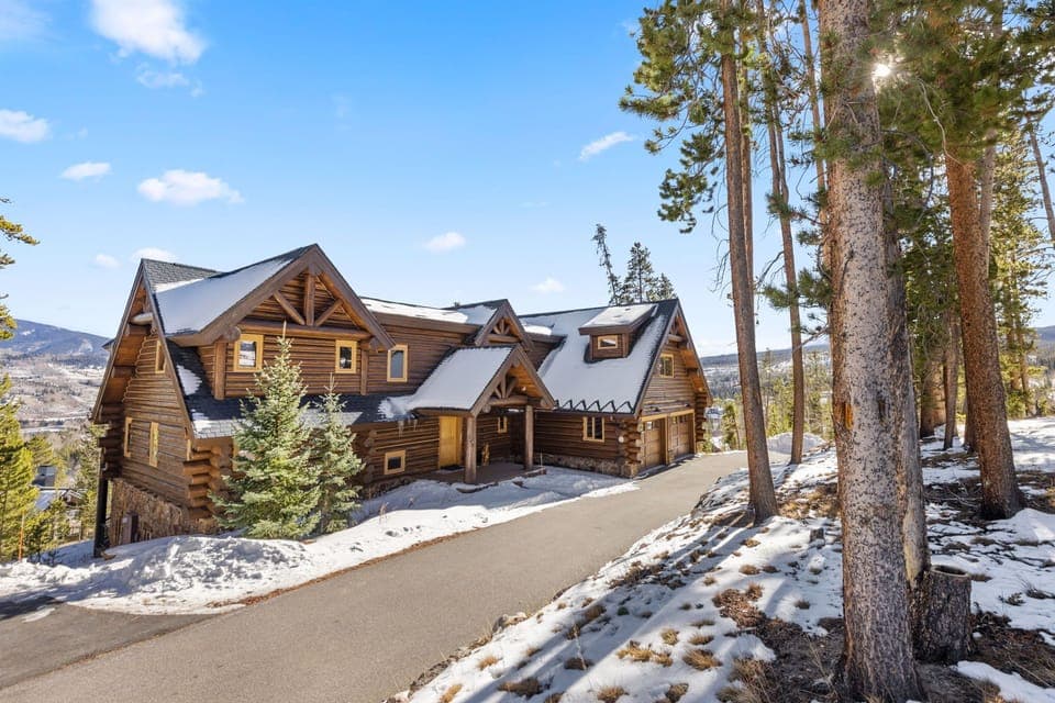 Exterior view of front of home.