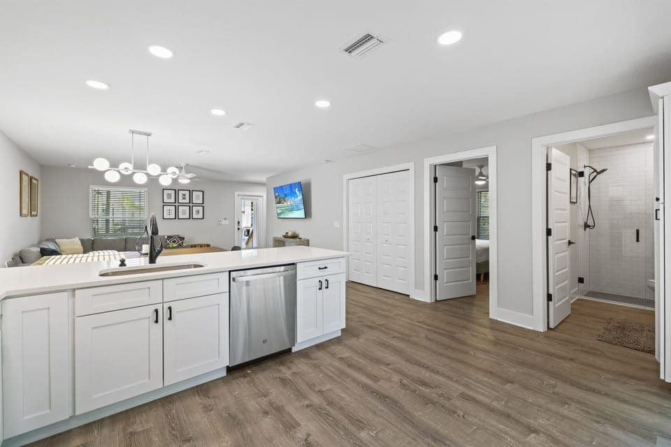 1st floor full bathroom by kitchen and green King room