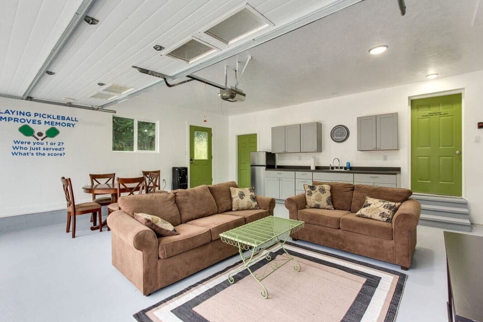 Garage Living Area | Relaxed Space for Groups