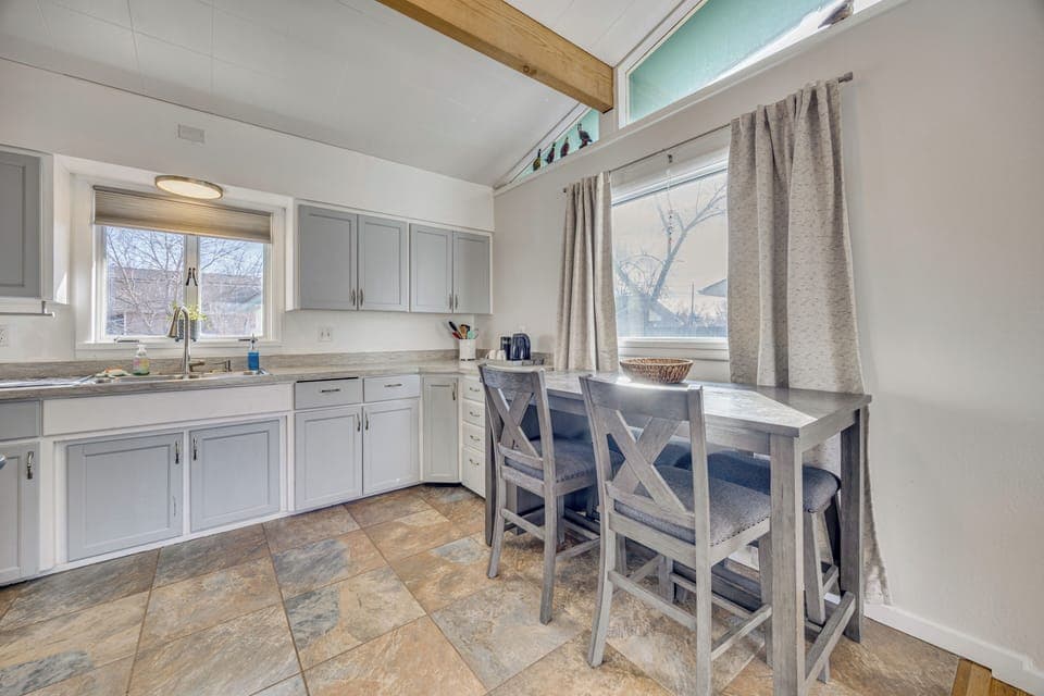 Kitchen | Dining Table