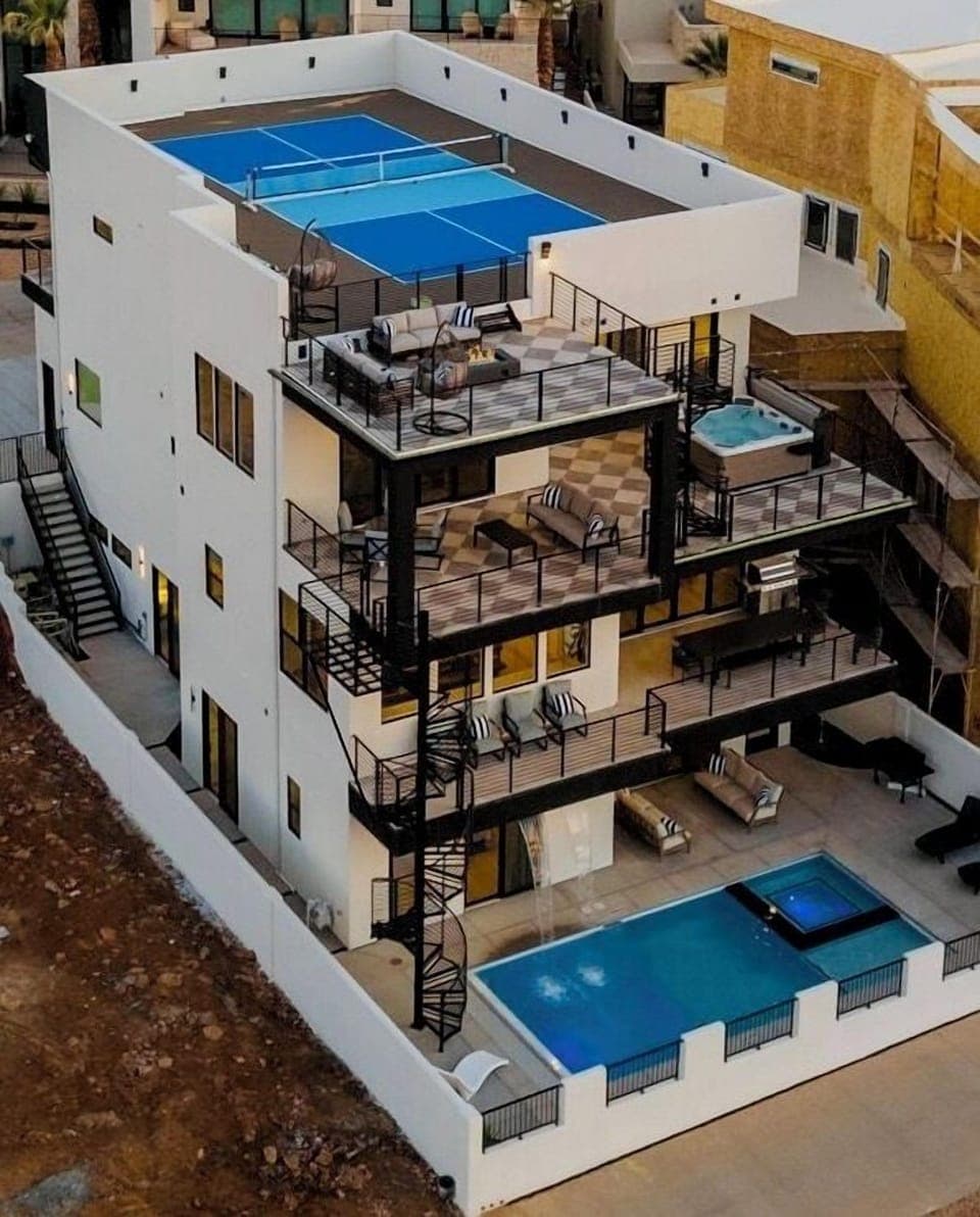 Roof Top Pickleball Court