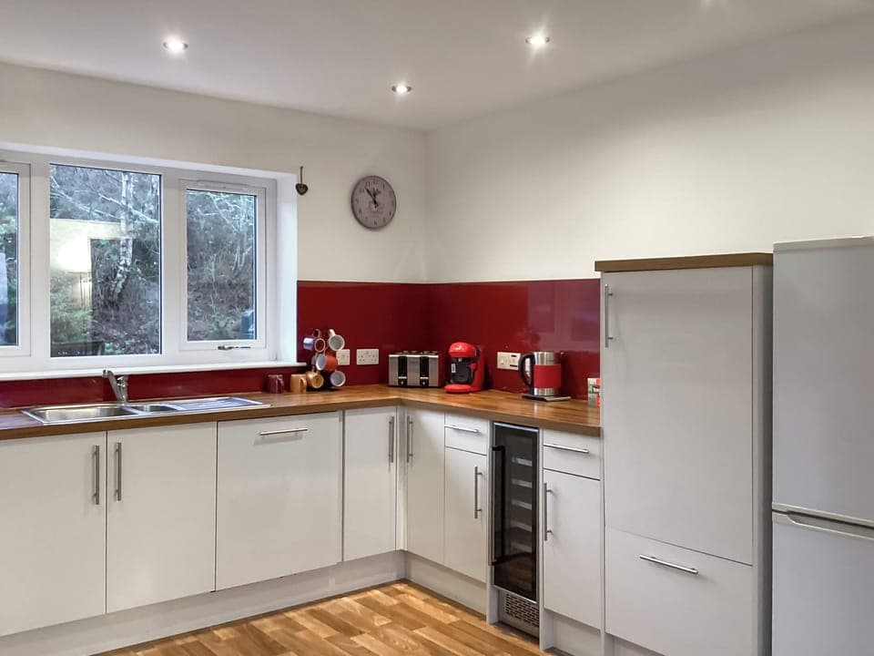 Kitchen | Shedfield Cottage, Drunmnadrochit