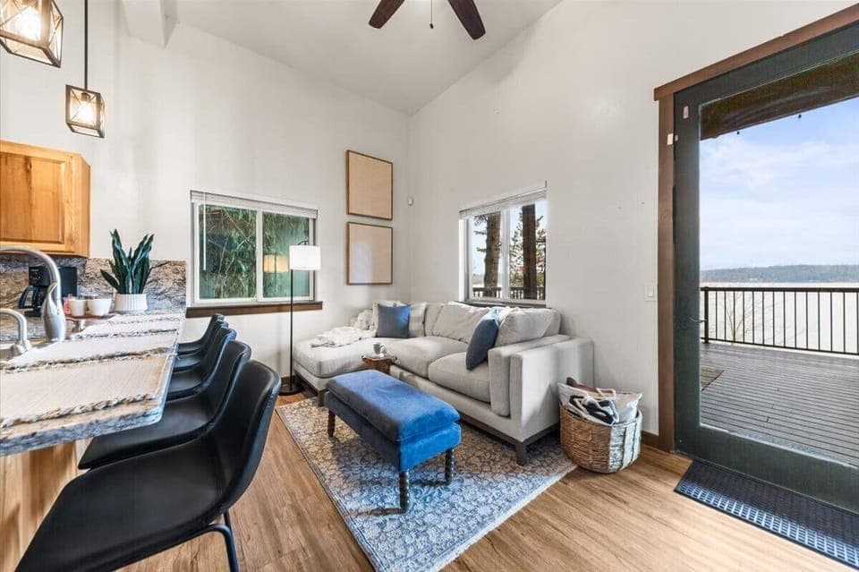 Living and eating area