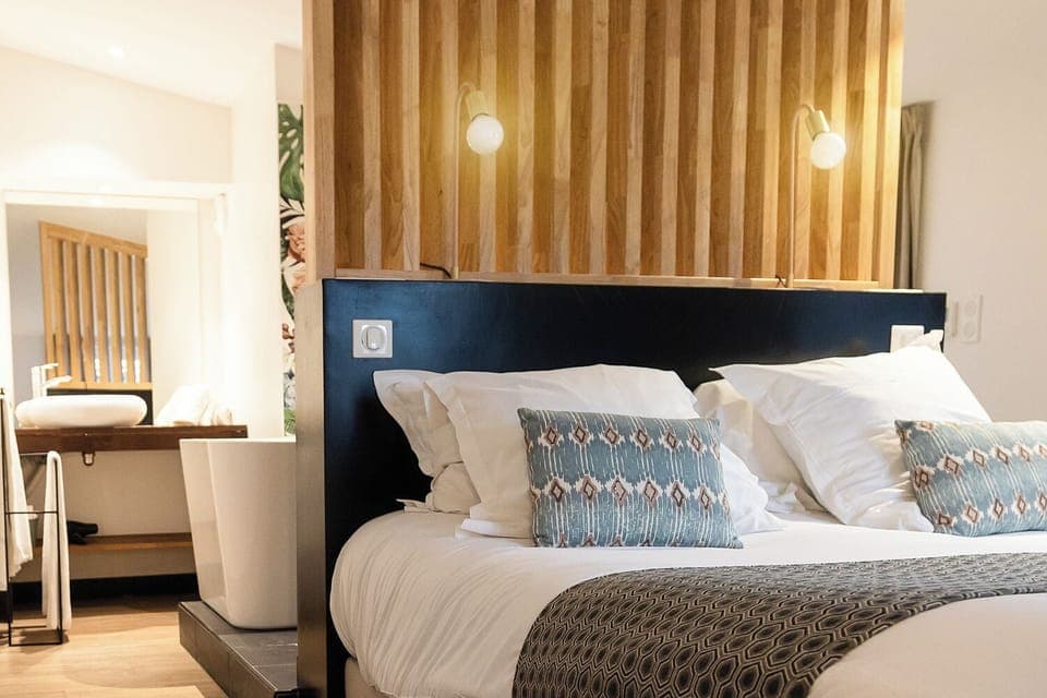 Superior Double Room | In-room safe, iron/ironing board, free WiFi