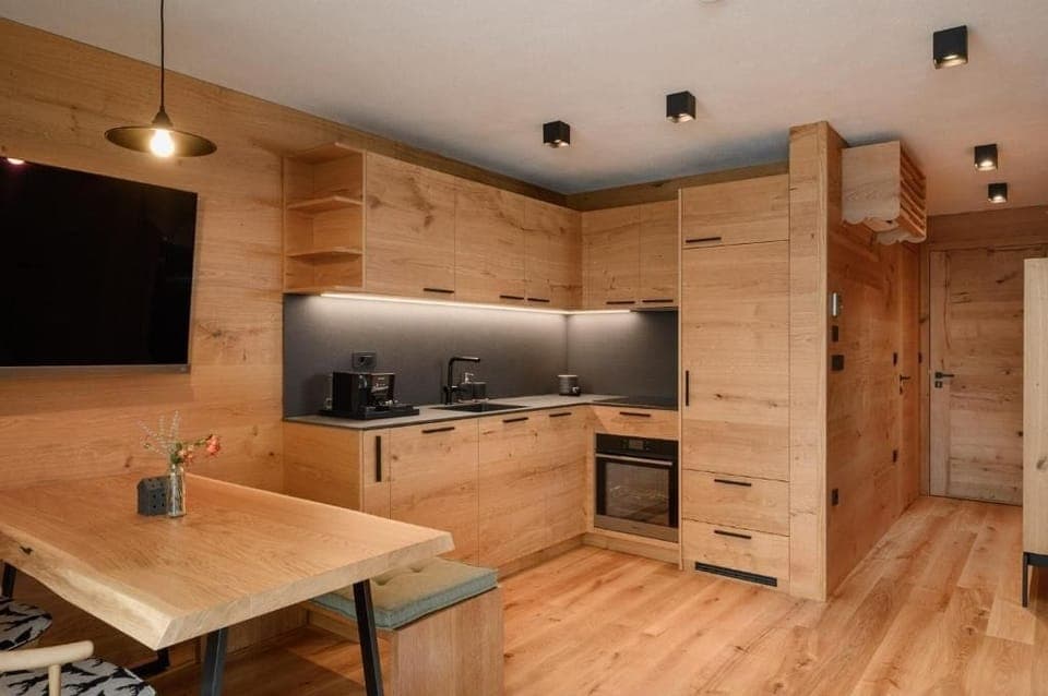 Comfort Apartment, Balcony, Mountain View | Private kitchen