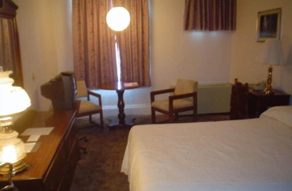 Single Room | Premium bedding, down comforters, individually decorated