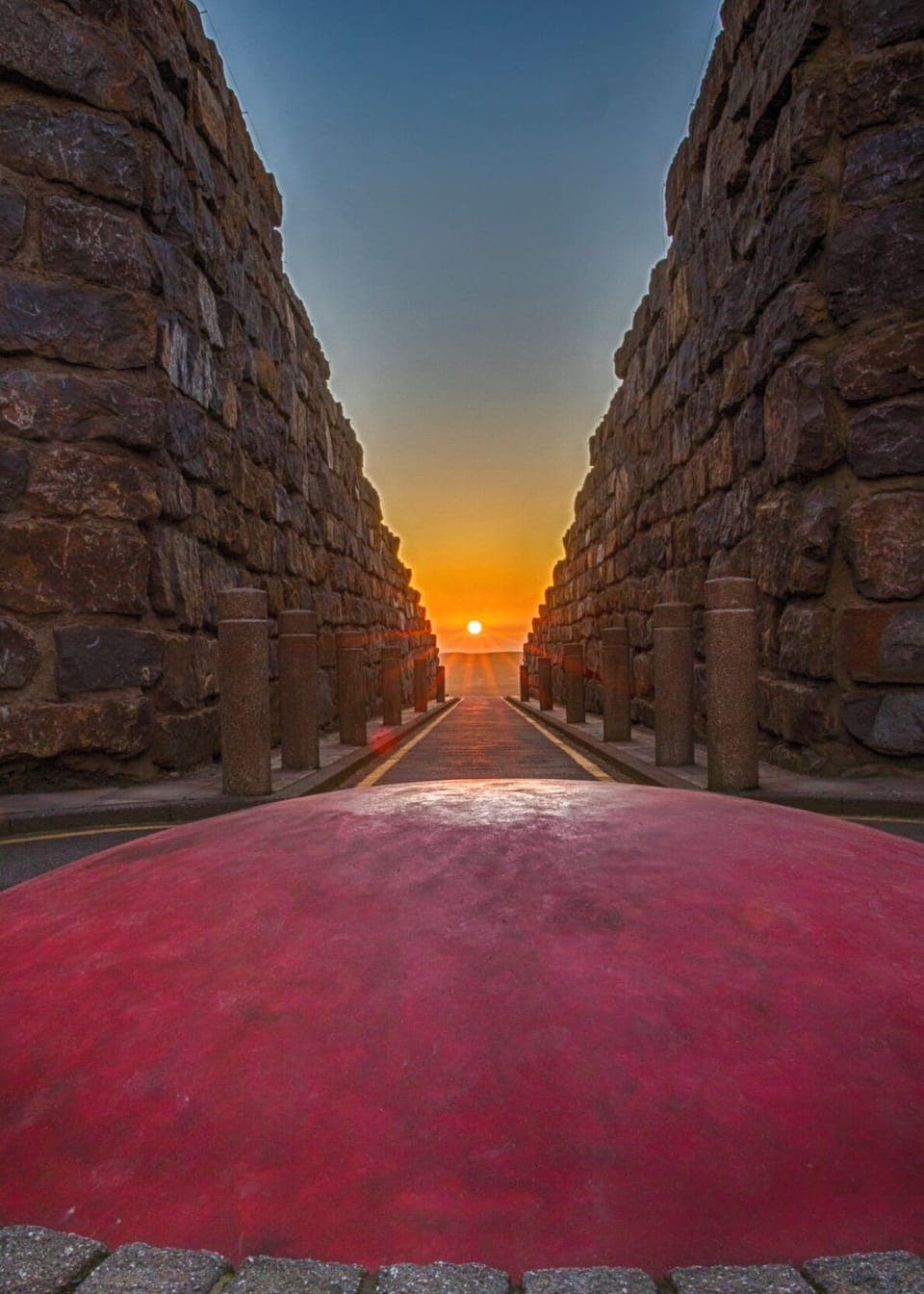 Dramatic Coldstones cutt sculpture