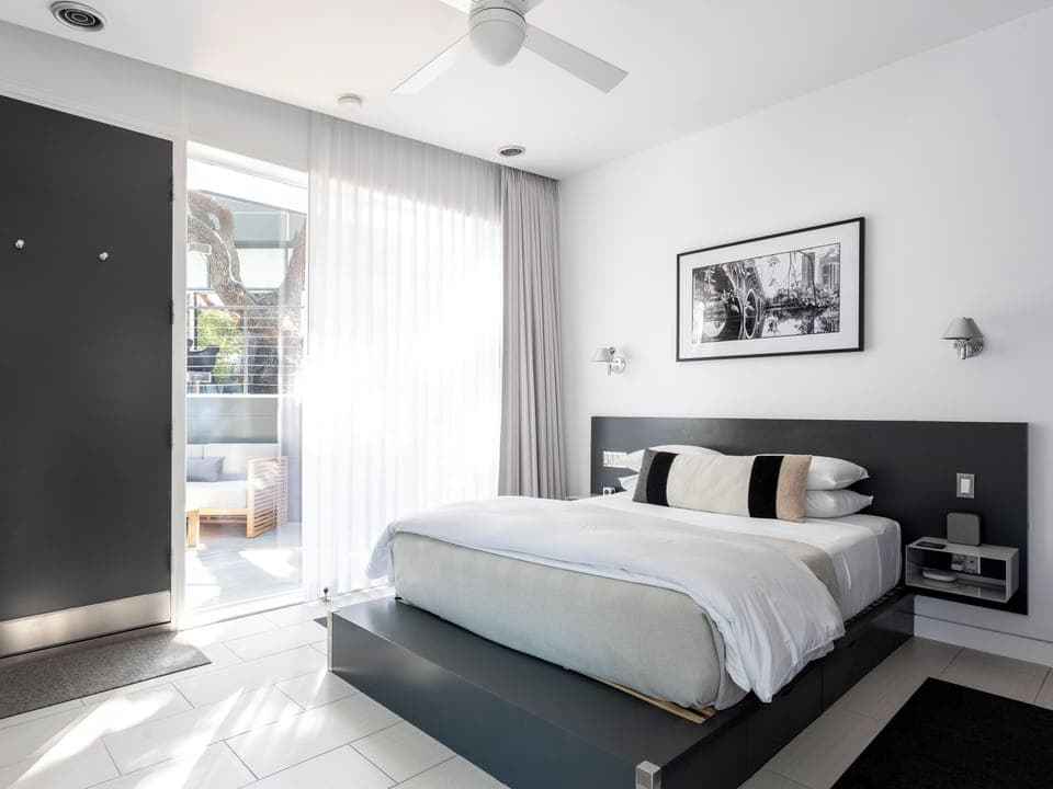 Luxury Room, 1 Queen Bed, Private Bathroom, Garden Area (Balcony) | Courtyard view