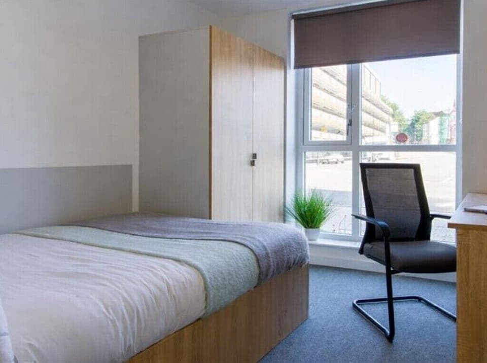 Basic Studio | Desk, free WiFi, bed sheets