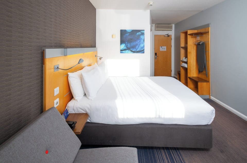 Desk, iron/ironing board, free cribs/infant beds, free WiFi