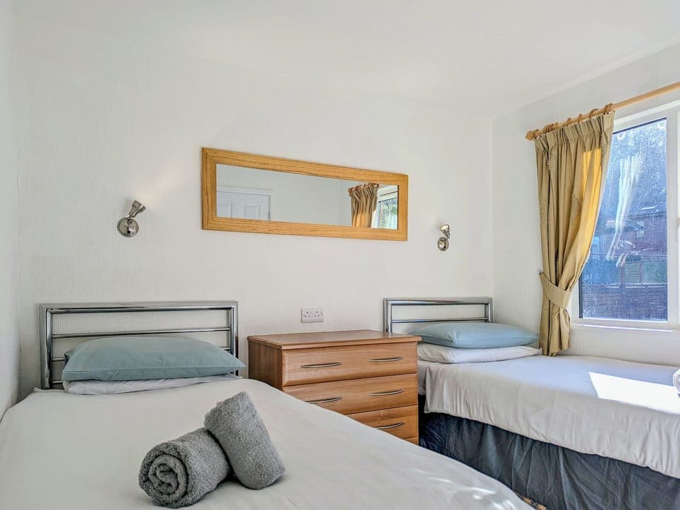 Twin bedroom | Bowness Lodge 12 Fellside, Windmere
