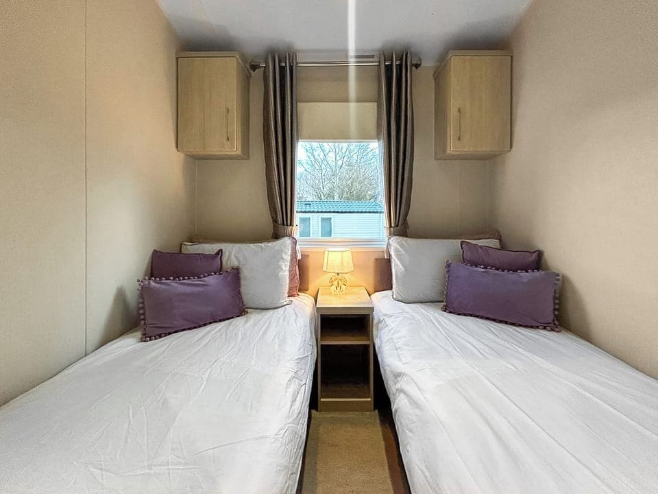 Twin bedroom | Glencross Golf Village, Dunure, near Ayr