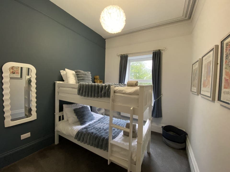 Redcliffe Apartment B - Second bedroom with bunk beds.
