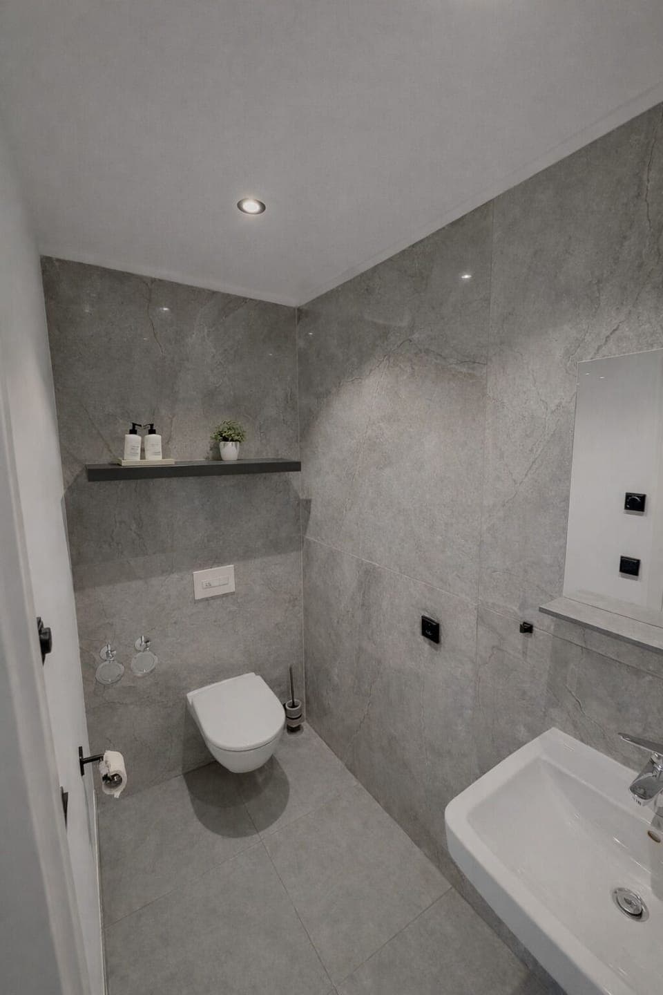 Deluxe Double Room, Kitchenette | Bathroom | Shower, soap, shampoo, toilet paper