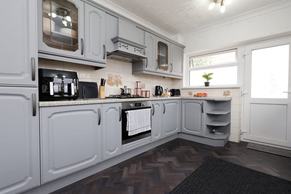 [Kitchen, Garden entrance]