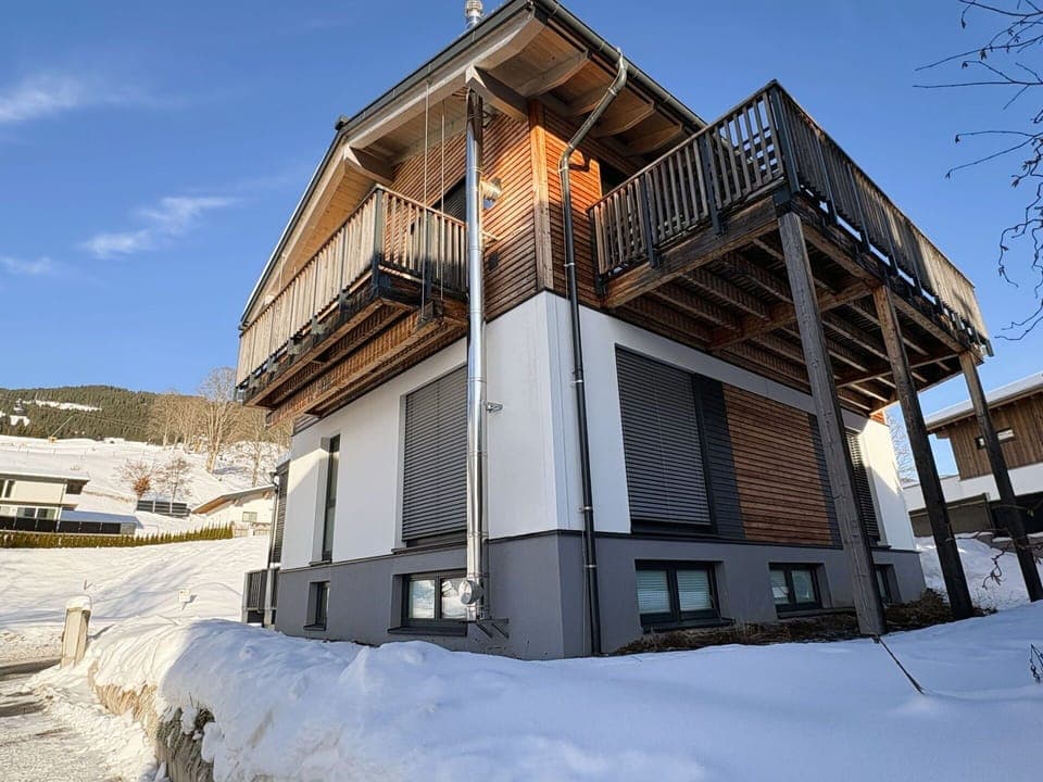 Wood, House, Roof, Architecture, Home, Residential Area, Cottage, Balcony, Porch, Slope