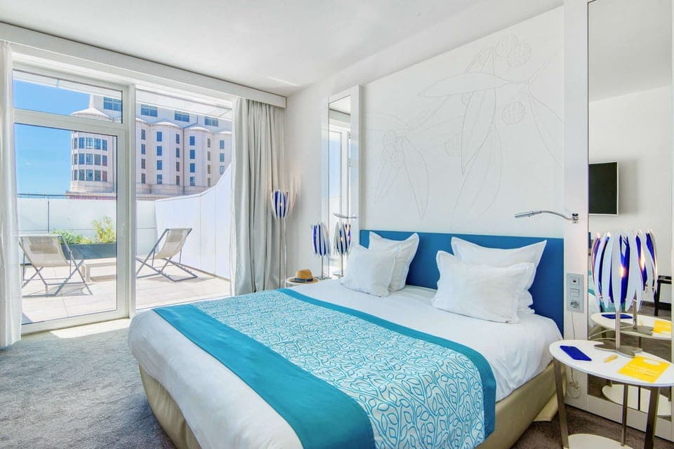 Superior Room, 1 King Bed, Terrace | Premium bedding, in-room safe, desk, laptop workspace