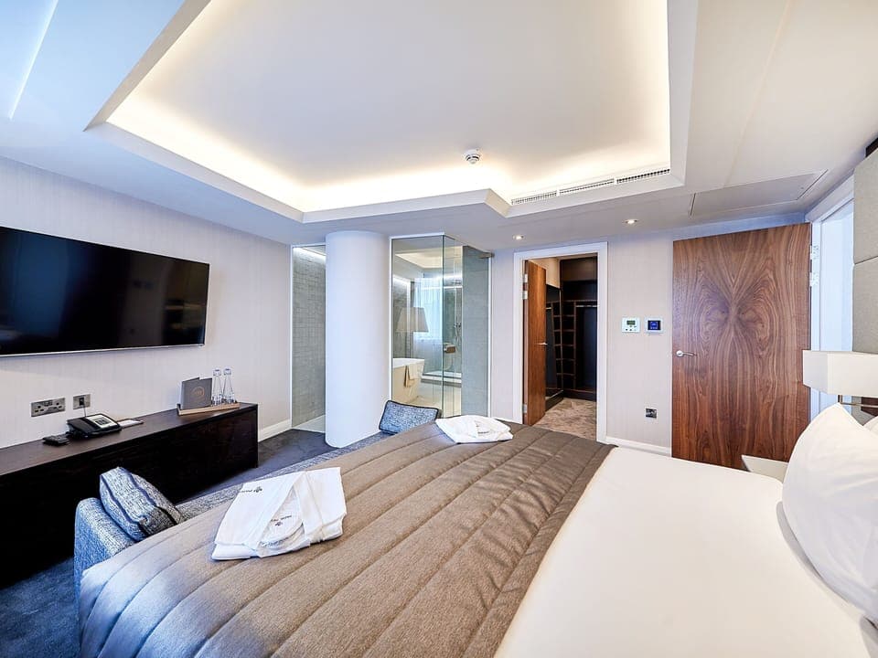 In-room safe, desk, laptop workspace, blackout drapes