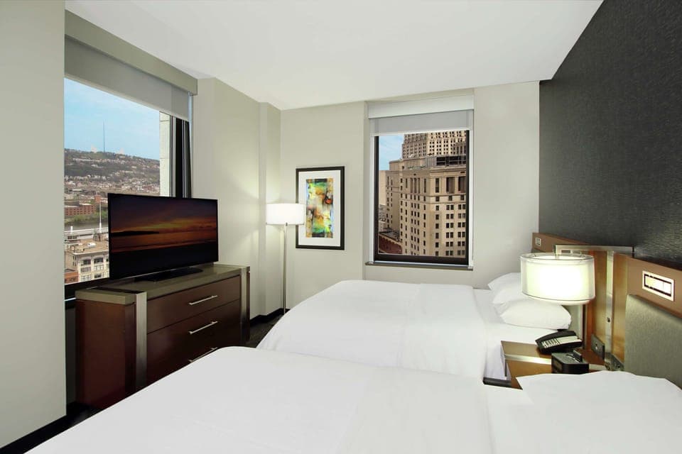 Premium bedding, in-room safe, desk, blackout drapes