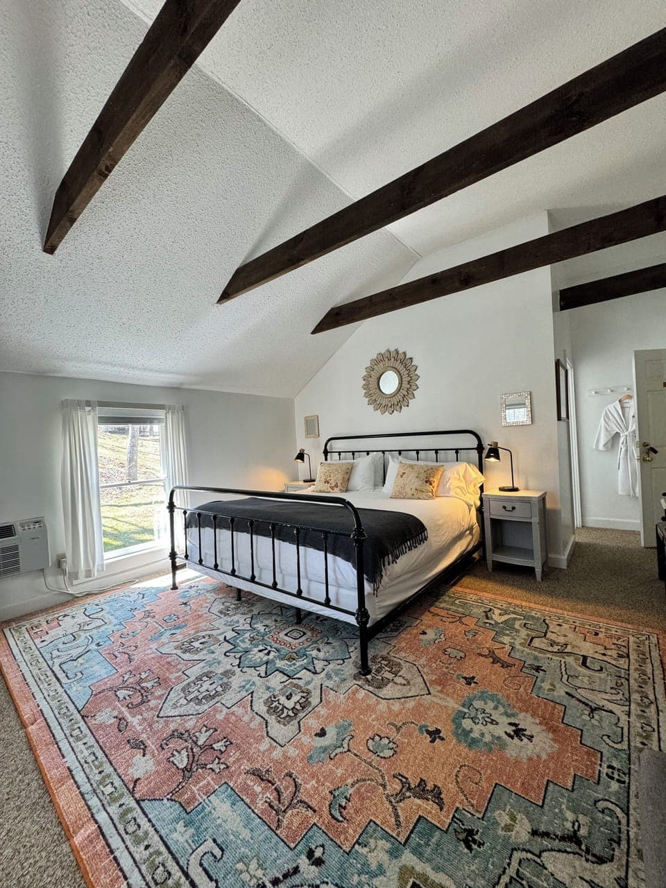 Standard Room, 1 King Bed 9 (Run of House) | Premium bedding, pillowtop beds, individually decorated