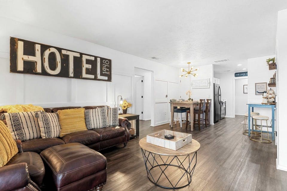 Enjoy the breezy, open flow of the main living spaces​