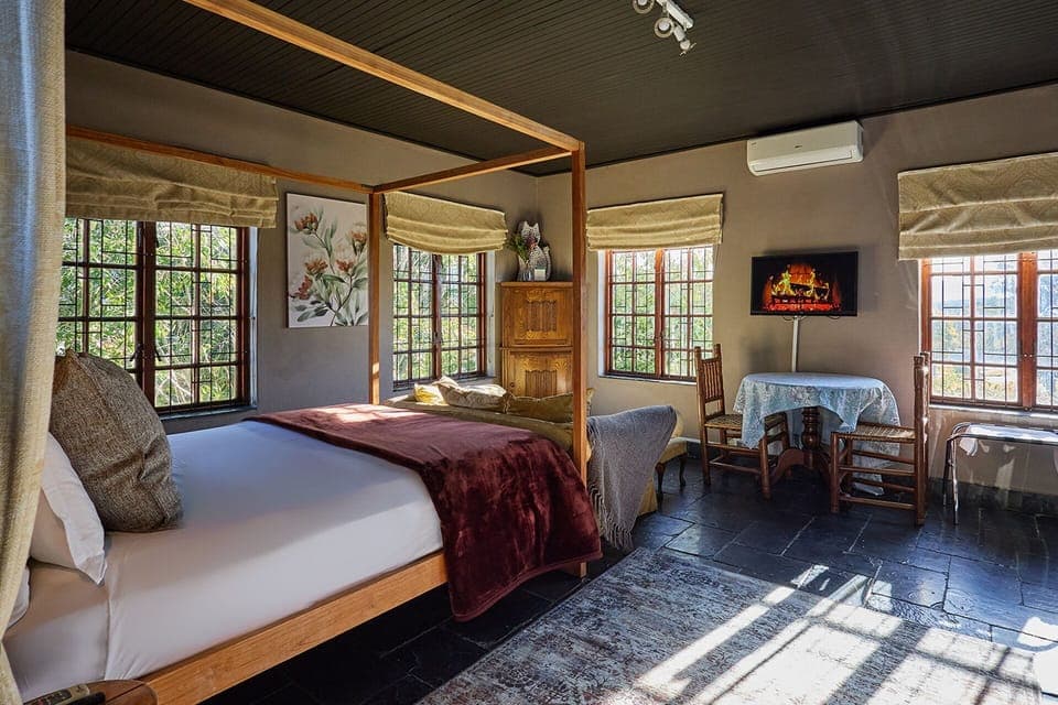 Executive Suite, 2 Bedrooms, Balcony, Corner | Egyptian cotton sheets, premium bedding, pillowtop beds, in-room safe