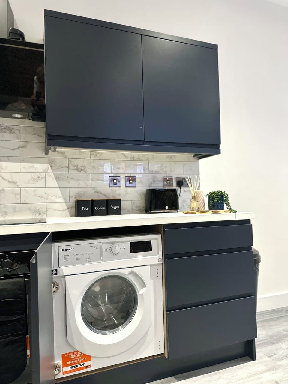 Full-size fridge, microwave, oven, stovetop