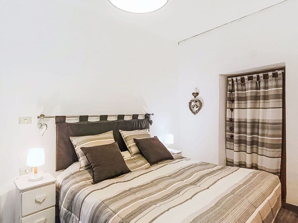 Bed, Furniture, Interior Design, Bedding, Bedroom, Bed Sheet, Wall, Ceiling, Room, Linens