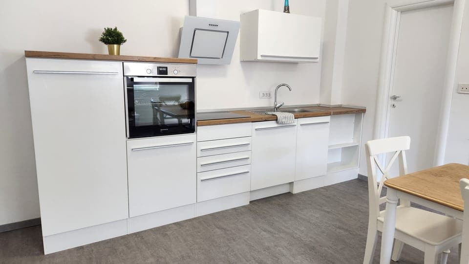 KItchen - oven, stove top, dining table