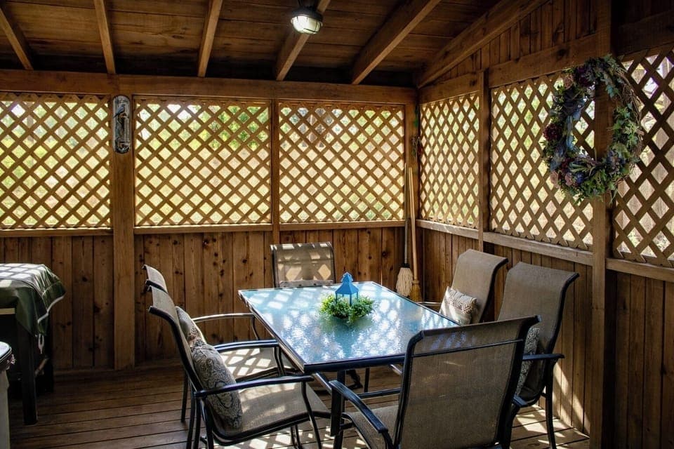 Outdoor dining