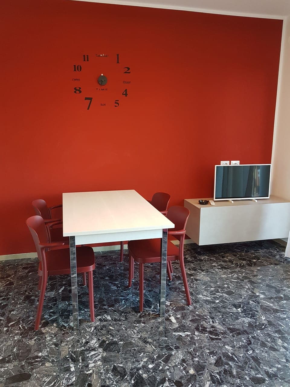 Apartment, 2 Bedrooms, Balcony, Lake View | Dining