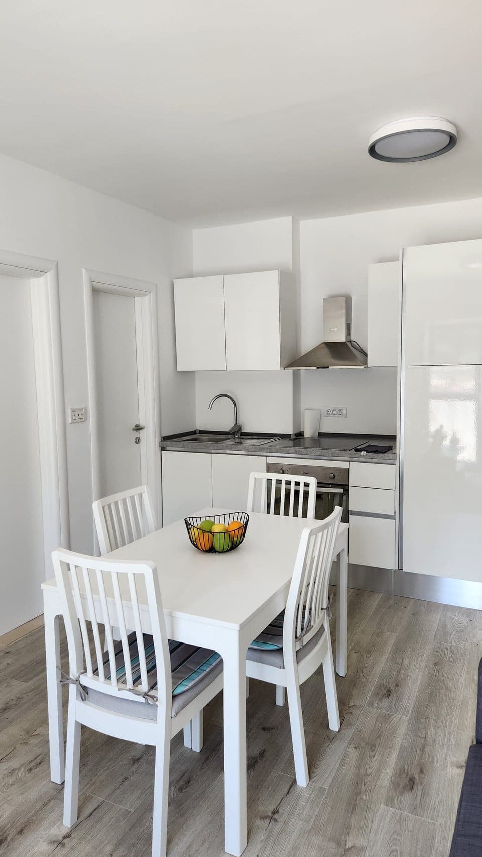 kitchen - oven, stove top, refrigerator